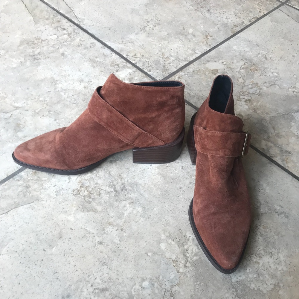 Like new Greycity leather pointed toe boots